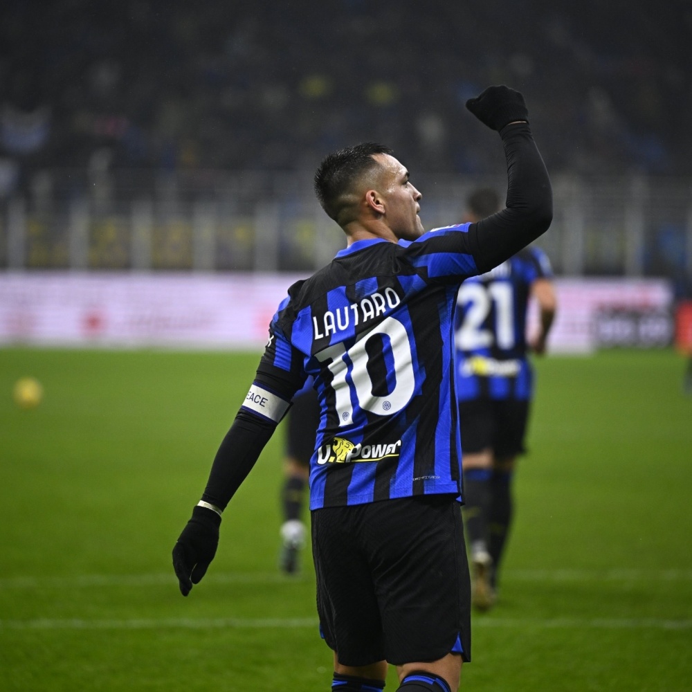 db官网官方注册-NBA总决赛今夜走向成谜，皇家社会官宣签约，赛场秩序良好，球队文化再被提及