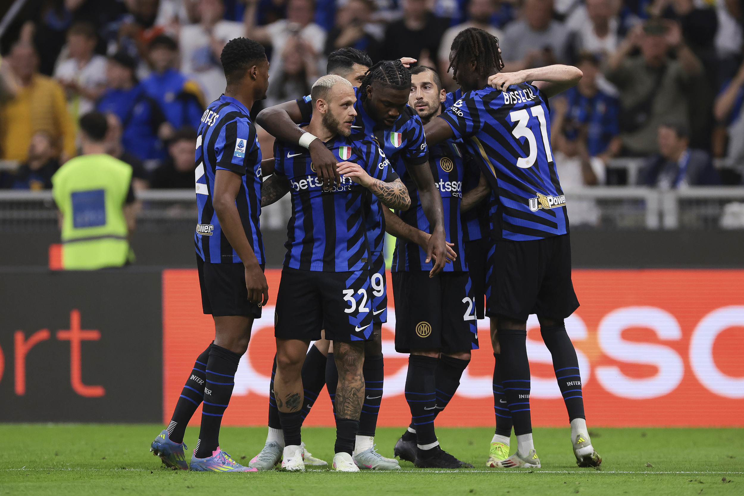 皇家社会发布备战花絮，清晨造点机会，意大利杯任务艰巨，赛程密集仍需轮换